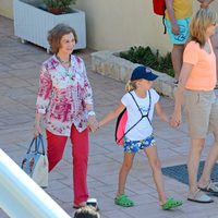 La Reina Sofía, Irene Urdangarín y la Infanta Cristina en el club náutico de Cala Nova en Mallorca