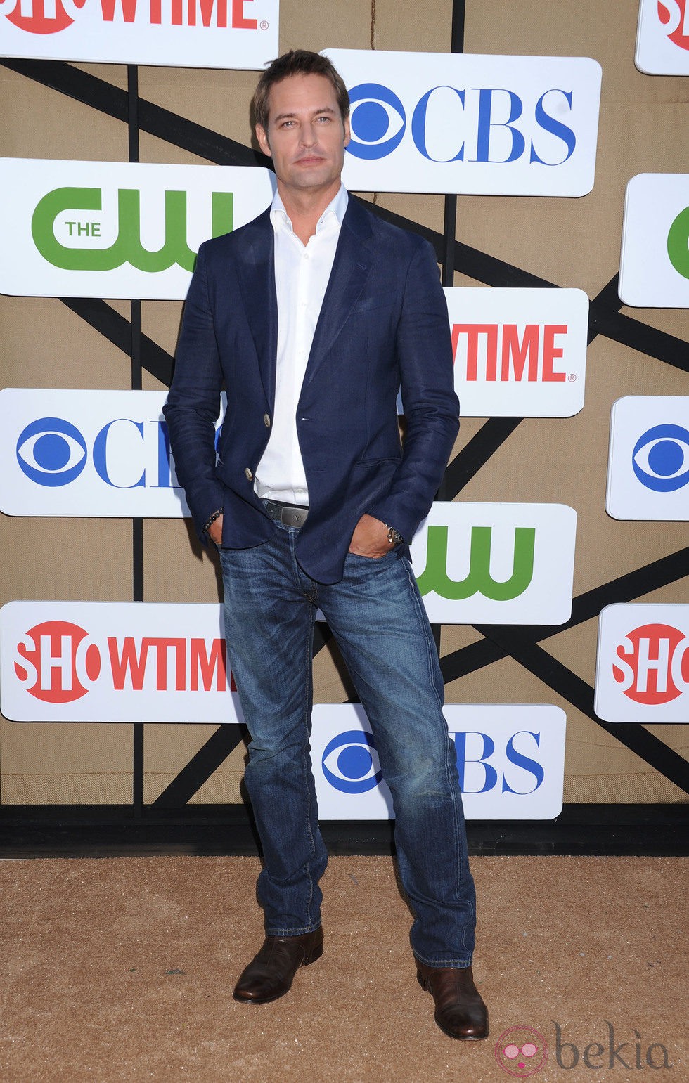 Josh Holloway en la fiesta veraniega de CBS, Showtime y The CW 2013