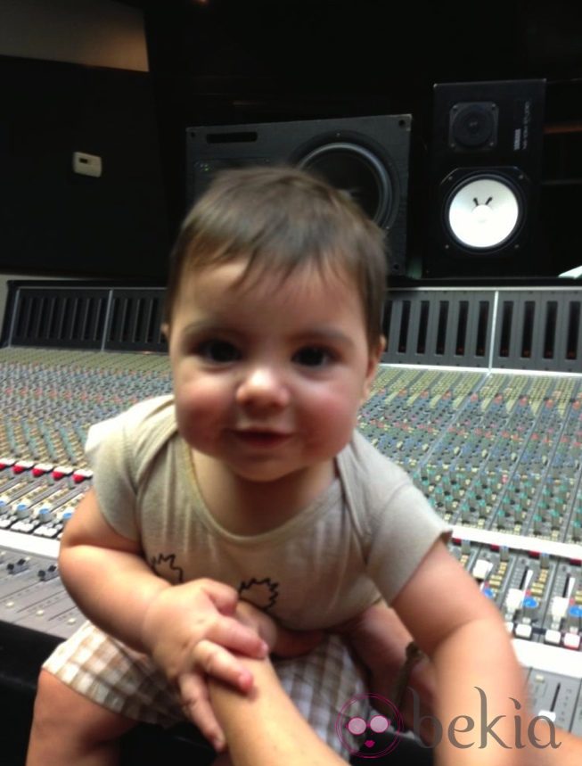 Shakira inmortaliza a su hijo Milan Piqué en el estudio de grabación