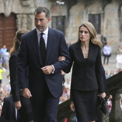 El Príncipe Felipe y la Princesa Letizia en el funeral por las víctimas del tren de Santiago