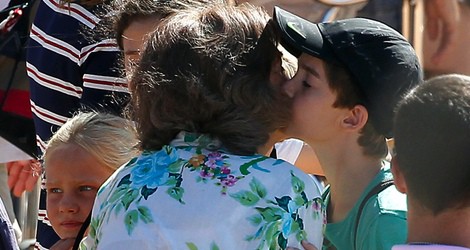 La Reina Sofía se despide de sus nietos en el club náutico de Cala Nova en Mallorca