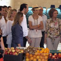 La Reina Sofía, el Príncipe Felipe y la Infanta Elena durante su visita a Andratx