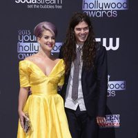 Kelly Osbourne y Matthew Mosshart en los Premios Young Hollywood 2013