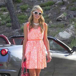 Paris Hilton paseándose en Ibiza