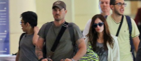 Megan Fox, Brian Austin Green y Noah en el aeropuerto de Los Ángeles