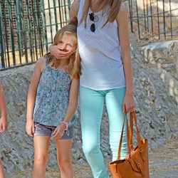 La Princesa Letizia, muy cariñosa con la Infanta Leonor en la Granja de Esporles de Mallorca