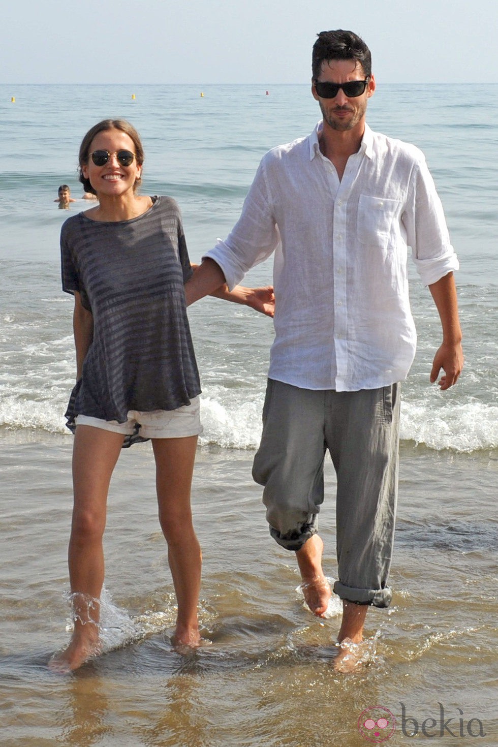 Ana Fernández y Santiago Trancho se divierten en las playas de Marbella
