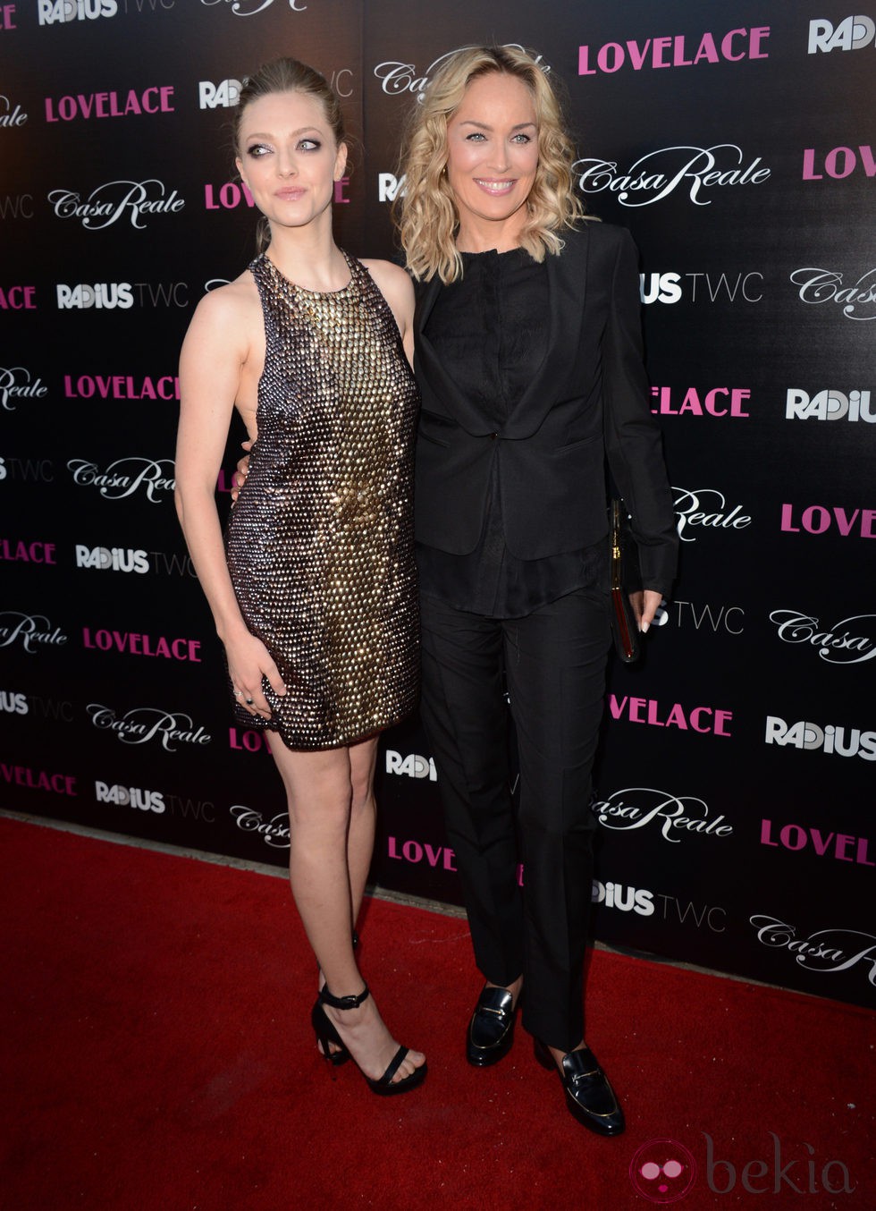 Amanda Seyfried y Sharon Stone en el estreno de 'Lovelace' en Los Ángeles