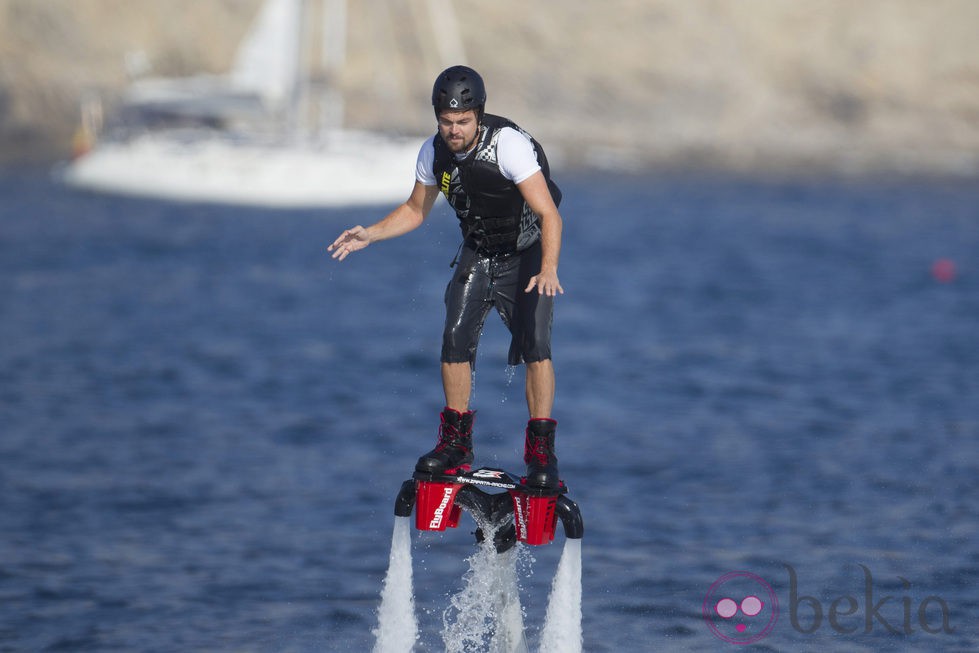 Leonardo DiCaprio practicando flyboard en Ibiza