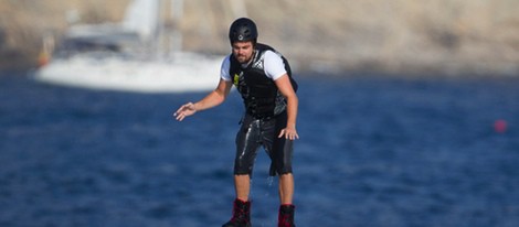 Leonardo DiCaprio practicando flyboard en Ibiza