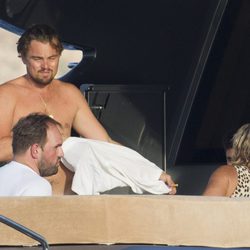Leonardo DiCaprio y Ethan Suplee en un yate en Ibiza