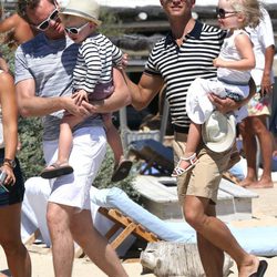 Neil Patrick Harris y David Burtka con sus hijos en Saint-Tropez