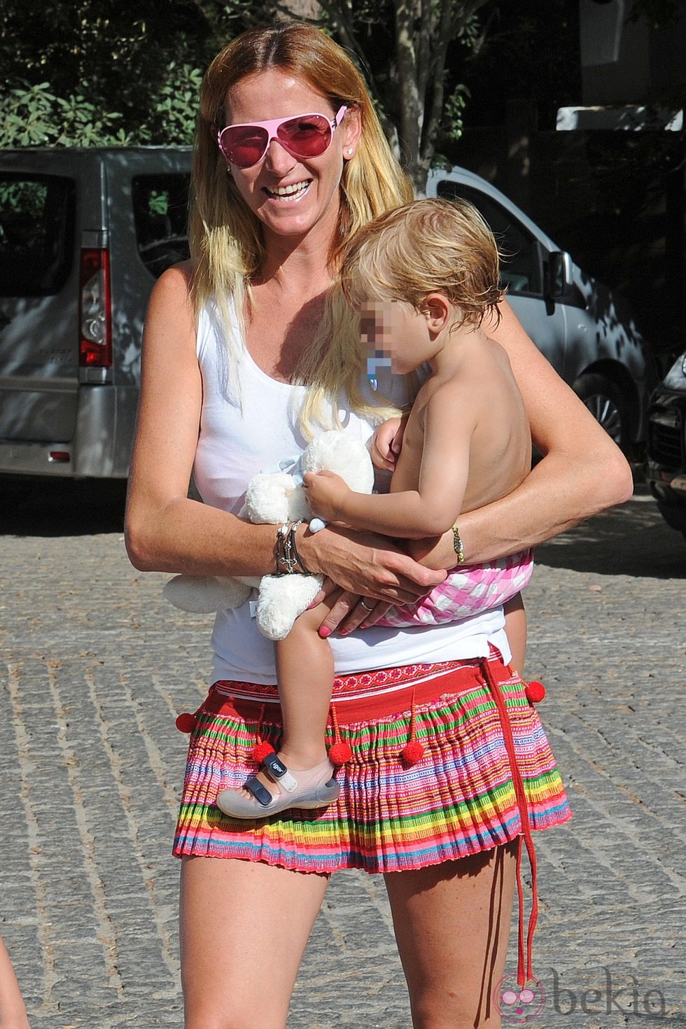 Alejandra Prat con su hijo Amaro en Marbella