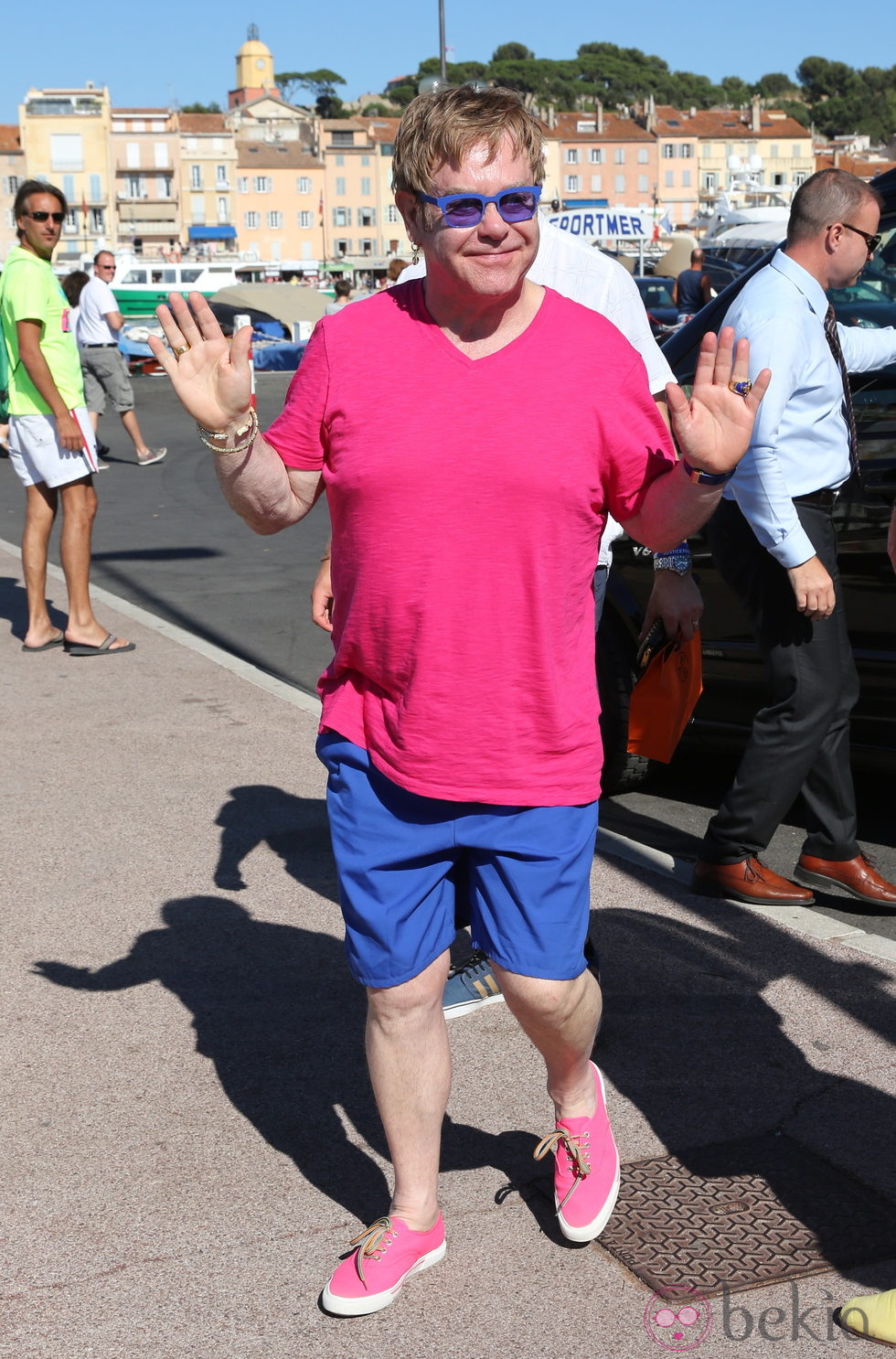 Elton John reaparece en Saint-Tropez tras su operación de apendicitis
