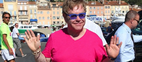 Elton John reaparece en Saint-Tropez tras su operación de apendicitis