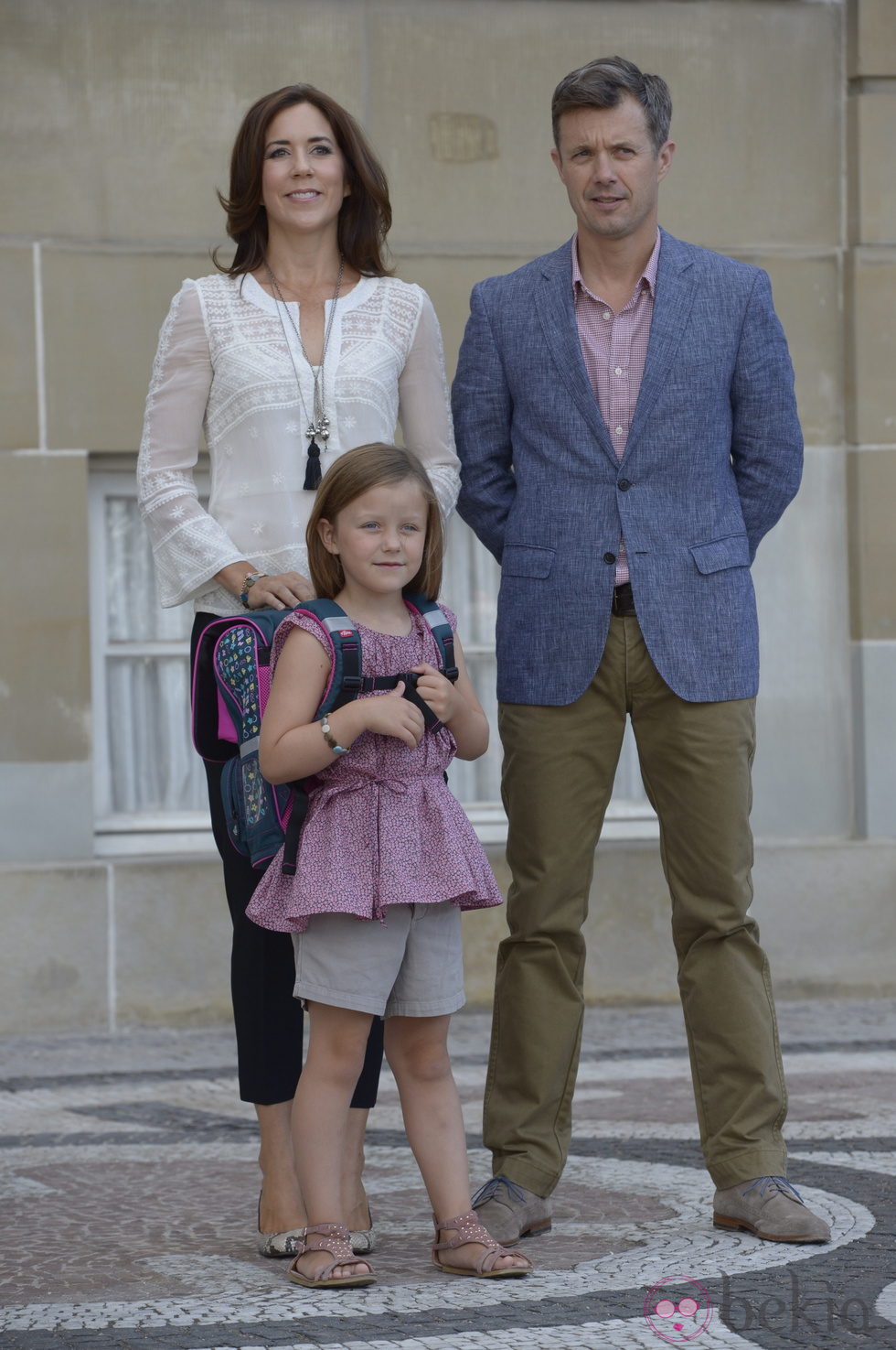 La Princesa Isabel en su primer día de colegio con Federico y Mary de Dinamarca