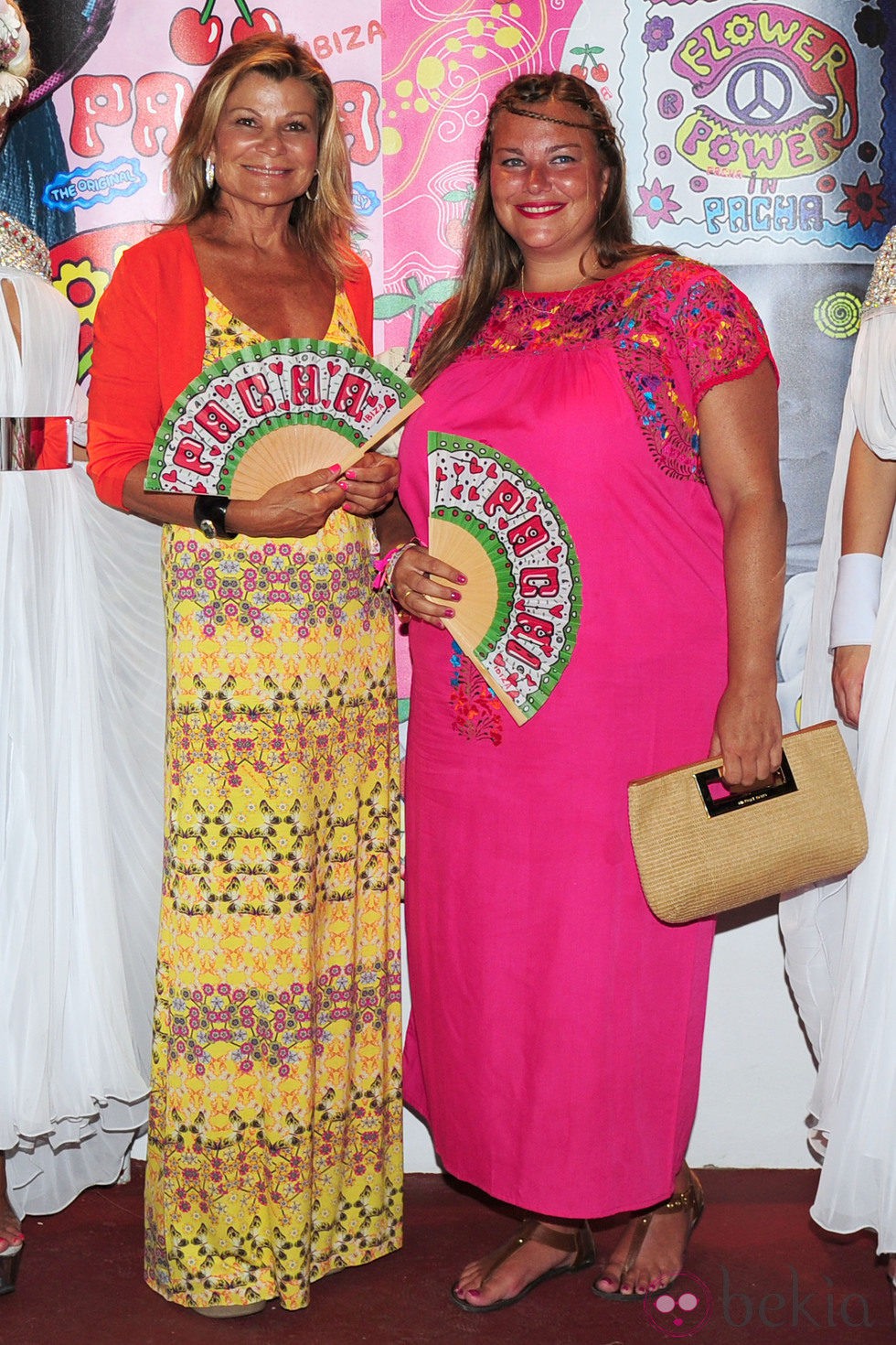 Caritina Goyanes y Cari Lapique en la fiesta Flower Power de Ibiza 2013