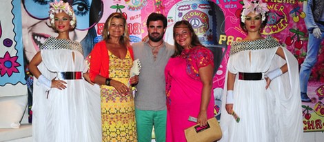 Caritina Goyanes, Antonio Matos y Cari Lapique en la fiesta Flower Power de Ibiza 2013