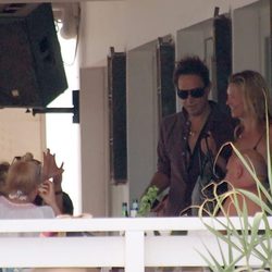Kate Moss y Jamie Hince en un restaurante de Formentera
