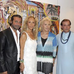 Jordi Mollà con Carmen Lomana en la inauguración de su exposición de arte en Marbella