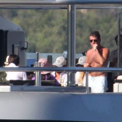 Simon Cowell disfruta de sus vacaciones en Cerdeña