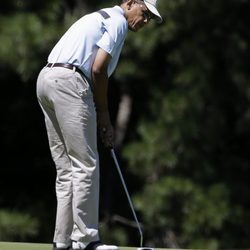 Barack Obama juega un partido de golf en Massachusetts