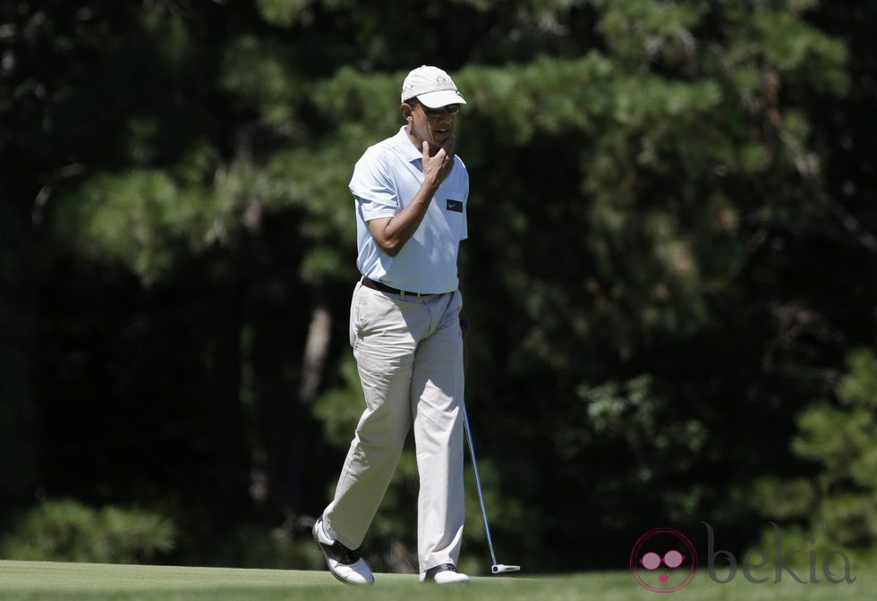 Barack Obama disfruta de sus vacaciones jugando al golf con amigos