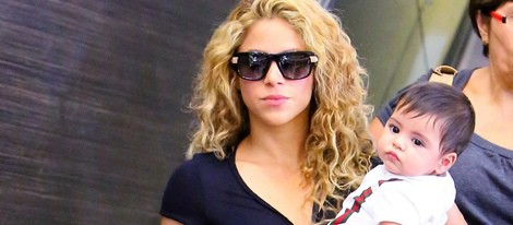 Shakira y Milan Piqué en el aeropuerto de Los Ángeles