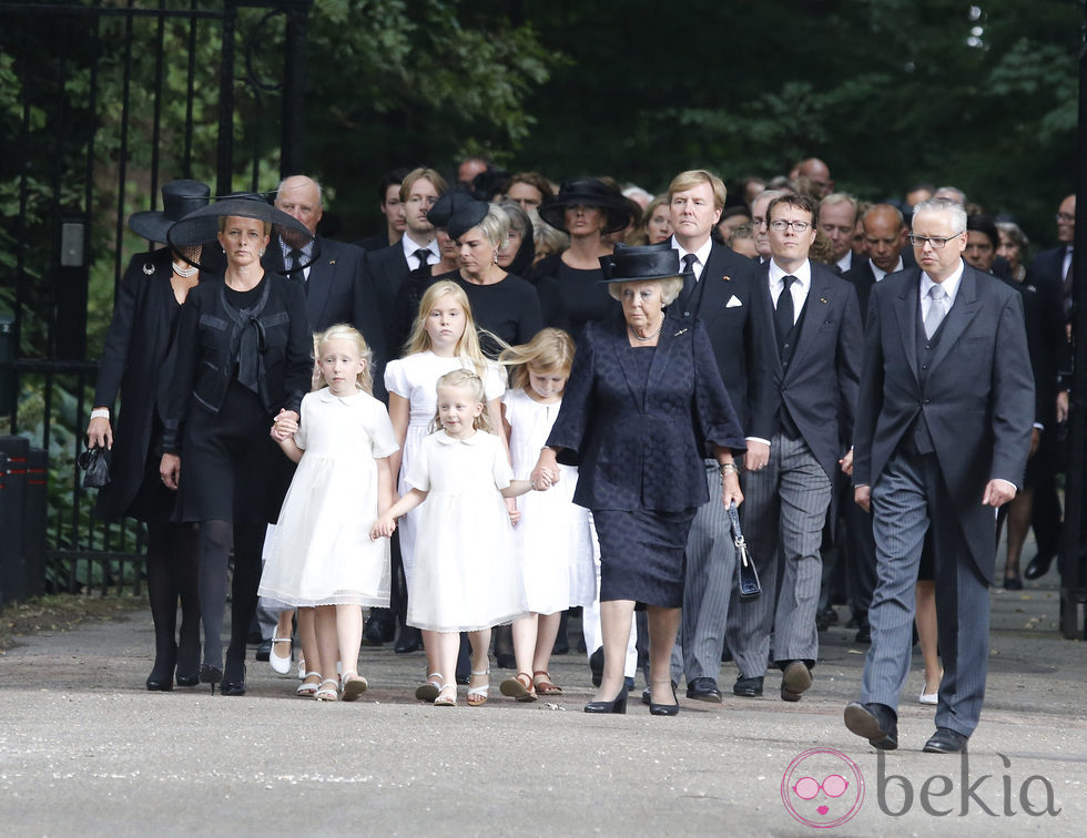 La Familia Real Holandesa a su llegada al funeral del Príncipe Friso de Holanda