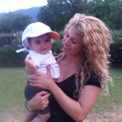 Shakira y Milan Piqué Mebarak en la campiña francesa