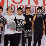 Los One Direction con claquetas durante el estreno de 'This is Us' en Londres