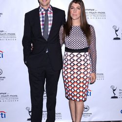 Jim Parsons y Mayim Bialik en la fiesta de la Academia de Televisión 2013
