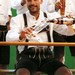 Pep Guardiola brinda vestido de bávaro