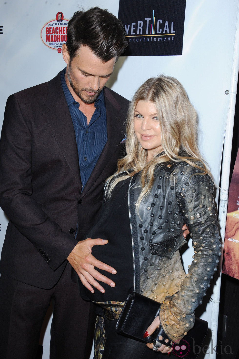 Josh Duhamel y Fergie presumen de embarazo en la premiere de 'Scenic Route'