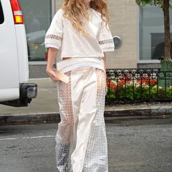 Lady Gaga con pantalones transparentes en el paseo promocional de 'Applause' por Nueva York