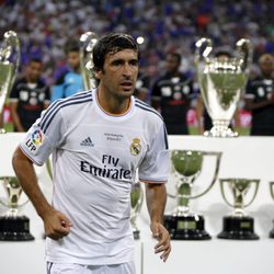 Raúl González vuelve a convertirse en capitán del Real Madrid durante 45 minutos