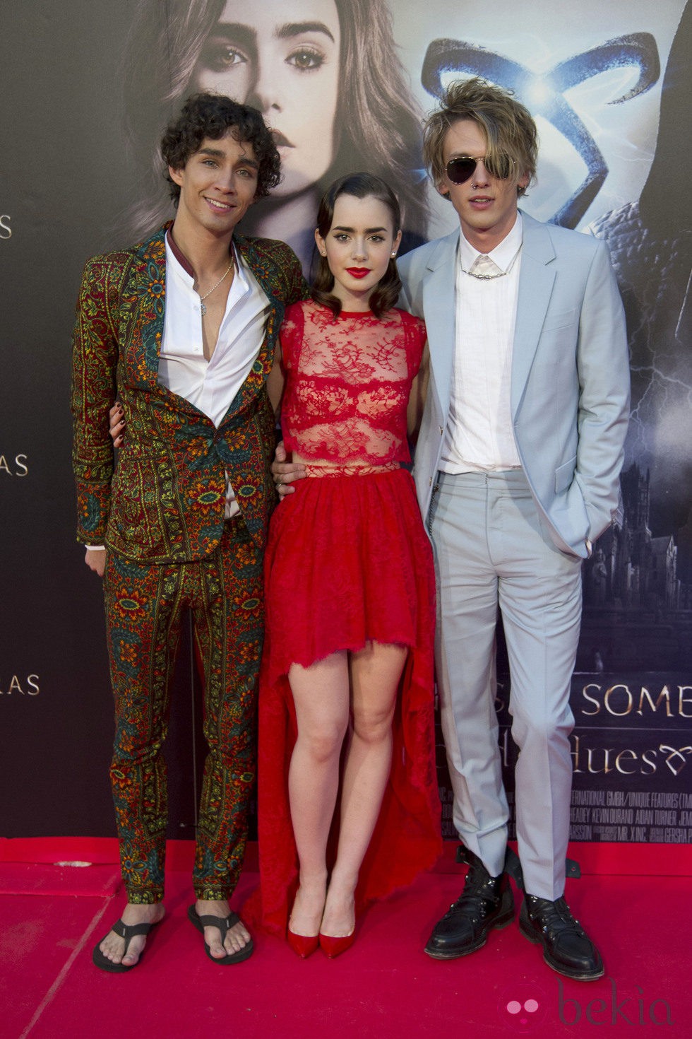 Robert Sheehan, Lily Collins y Jamie Campbell Bower en el estreno de 'Cazadores de Sombras: Ciudad de Hueso' en Madrid