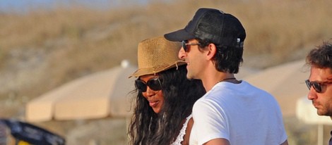 Naomi Campbell y Adrien Brody disfrutando de la playa de Formentera