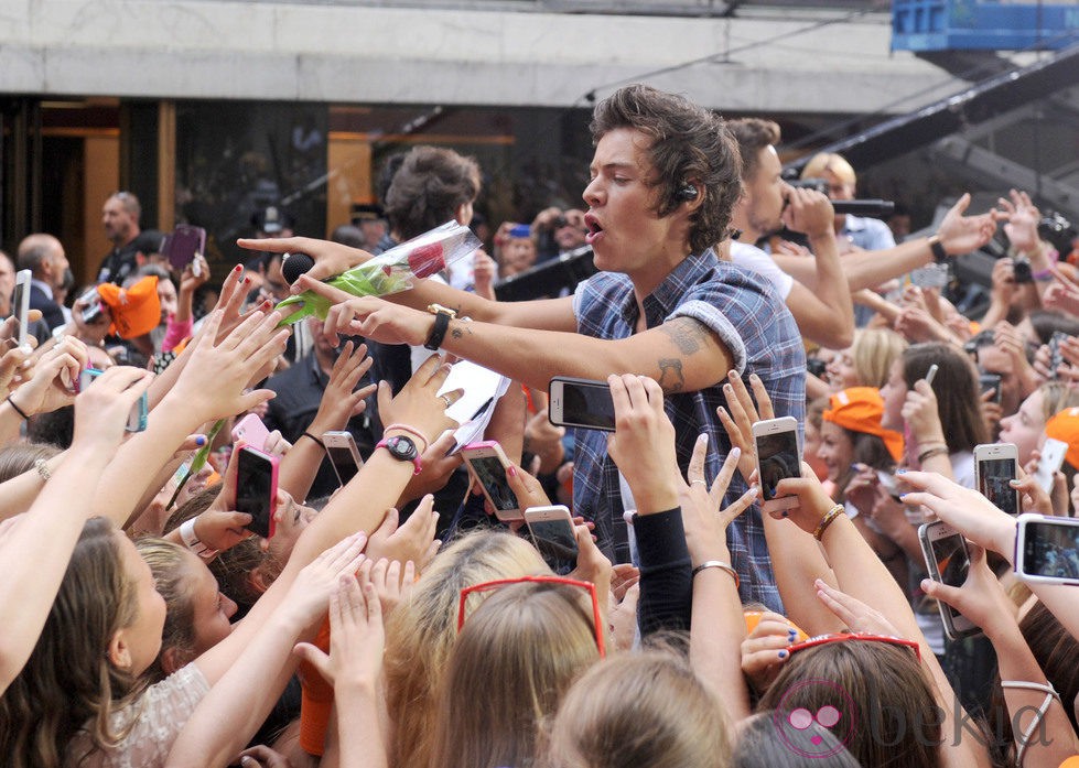 Harry Styles ante miles de fans en el Rockefeller Center