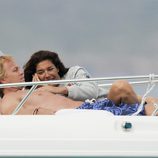 Álvaro Bultó y Raquel Revuelta en un barco en aguas de Ibiza