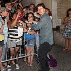 Orlando Bloom atiende a sus fans tras su debut en Broadway con 'Romeo y Julieta'