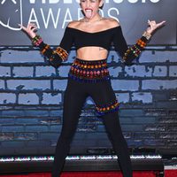 Miley Cyrus, rebelde en la alfombra roja de los MTV VMA 2013