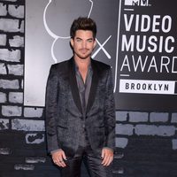 Adam Lambert en la alfombra roja de los MTV VMA 2013