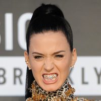 El 'rugido' en los dientes de Katy Perry en los MTV VMA 2013
