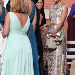 Victoria de Suecia y Sofia Hellqvist en la boda de Gustaf Magnusson y Vicky Andren