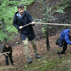 Federico de Dinamarca escala una montaña en el Día de la Naturaleza