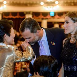 Los Príncipes de Asturias saludan a Takamado de Japón en la gala inaugural del 125 congreso del COI en Buenos Aires