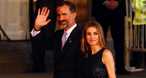 Los Príncipes Felipe y Letizia cogidos de la mano en la gala inaugural del 125 congreso del COI en Buenos Aires