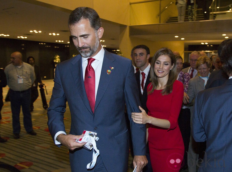 Los Príncipes de Asturias tras la presentación final de Madrid 2020 ante el COI