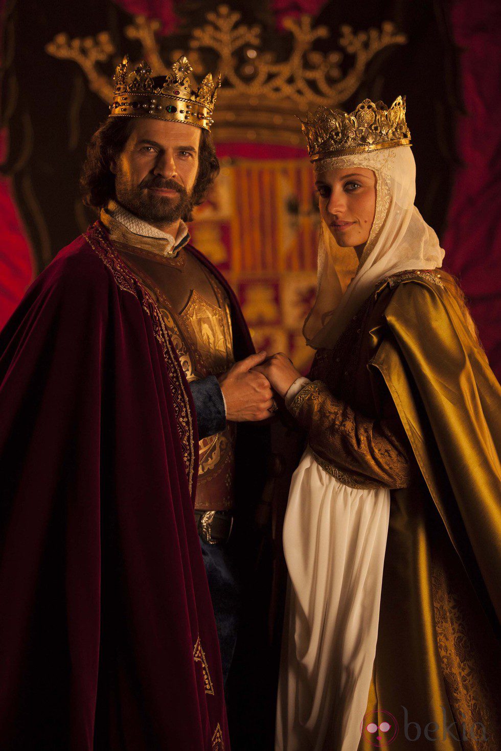 Los Reyes Católicos (Rodolfo Sancho y Michelle Jenner) en la segunda temporada de 'Isabel'